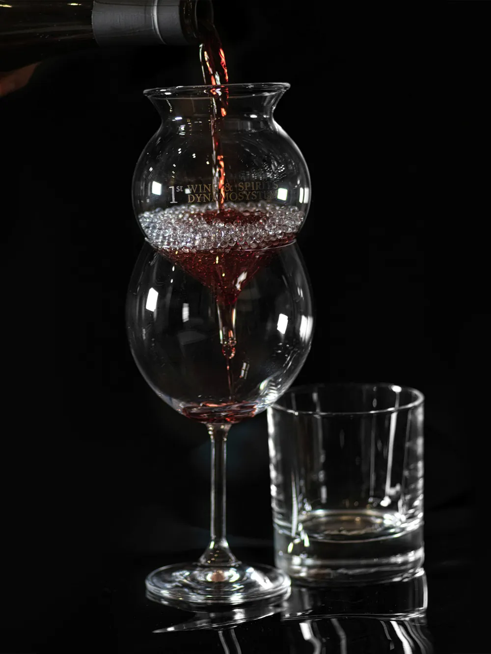 グラスに注がれる一杯